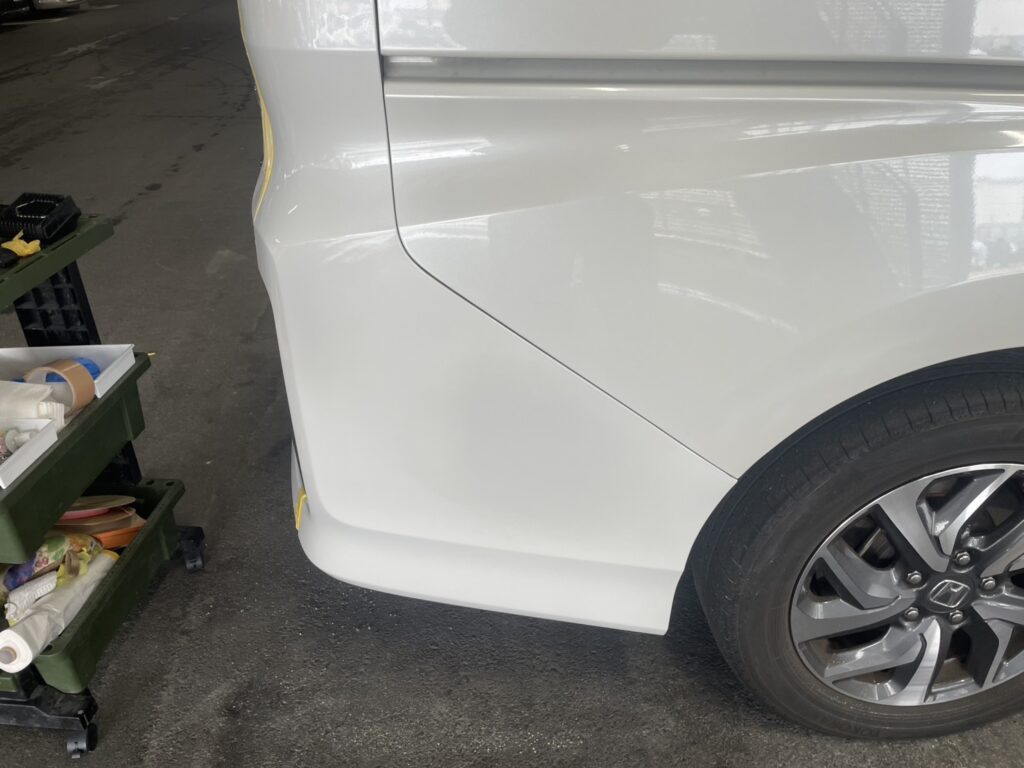 ホンダステップワゴンリアバンパーの擦り傷修理の事例