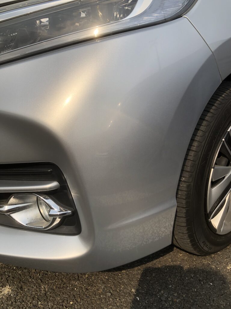 ホンダのシャトルフロントバンパー擦り傷修理の事例