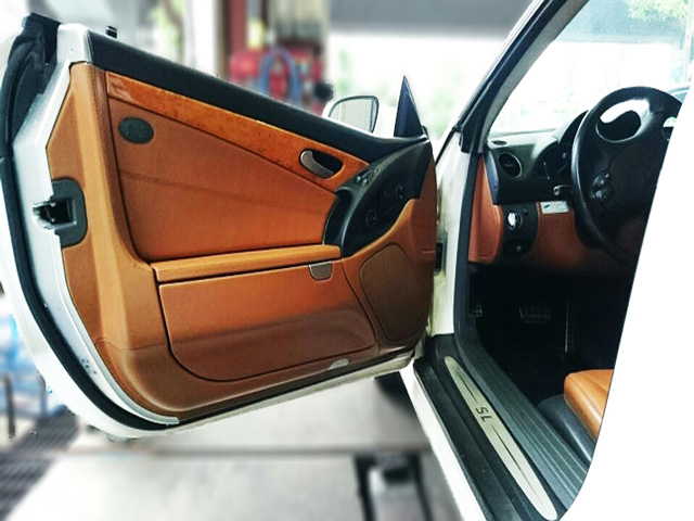 メルセデス・ベンツ SL55AMＧの内装カラーチェンジ