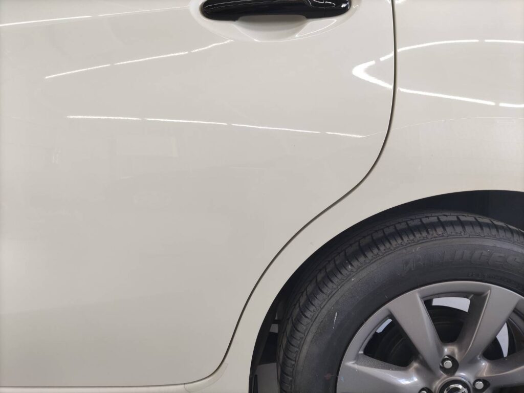 日産ノートドアの飛び石傷修理の事例