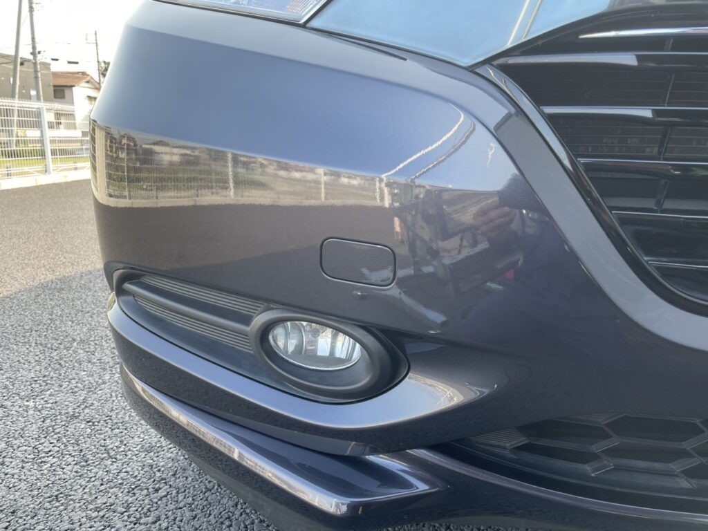ホンダヴェゼルフロントバンパー擦り傷修理の事例