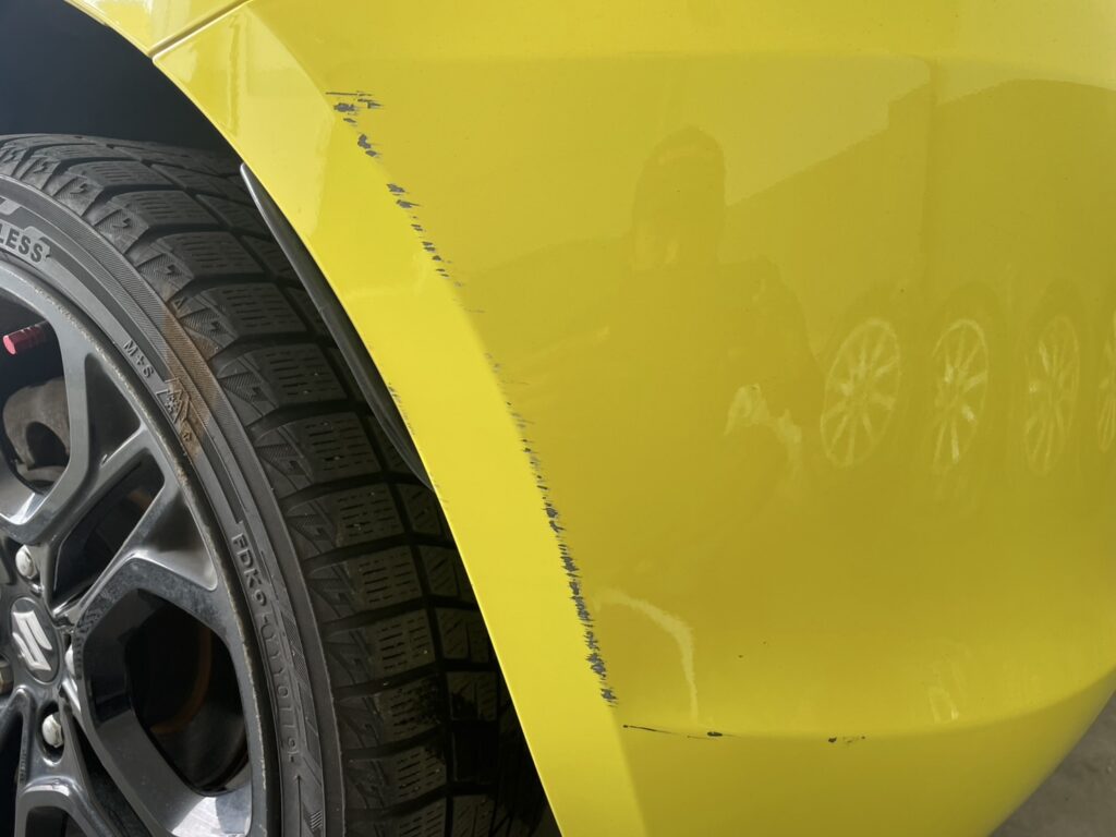 スズキスイフト　リアバンパー擦り傷修理の事例