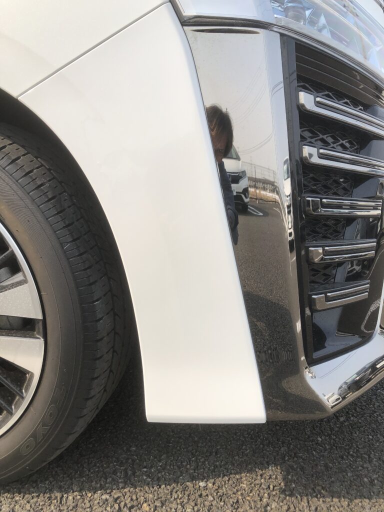 トヨタヴェルファイア フロントバンパー擦り傷修理の事例