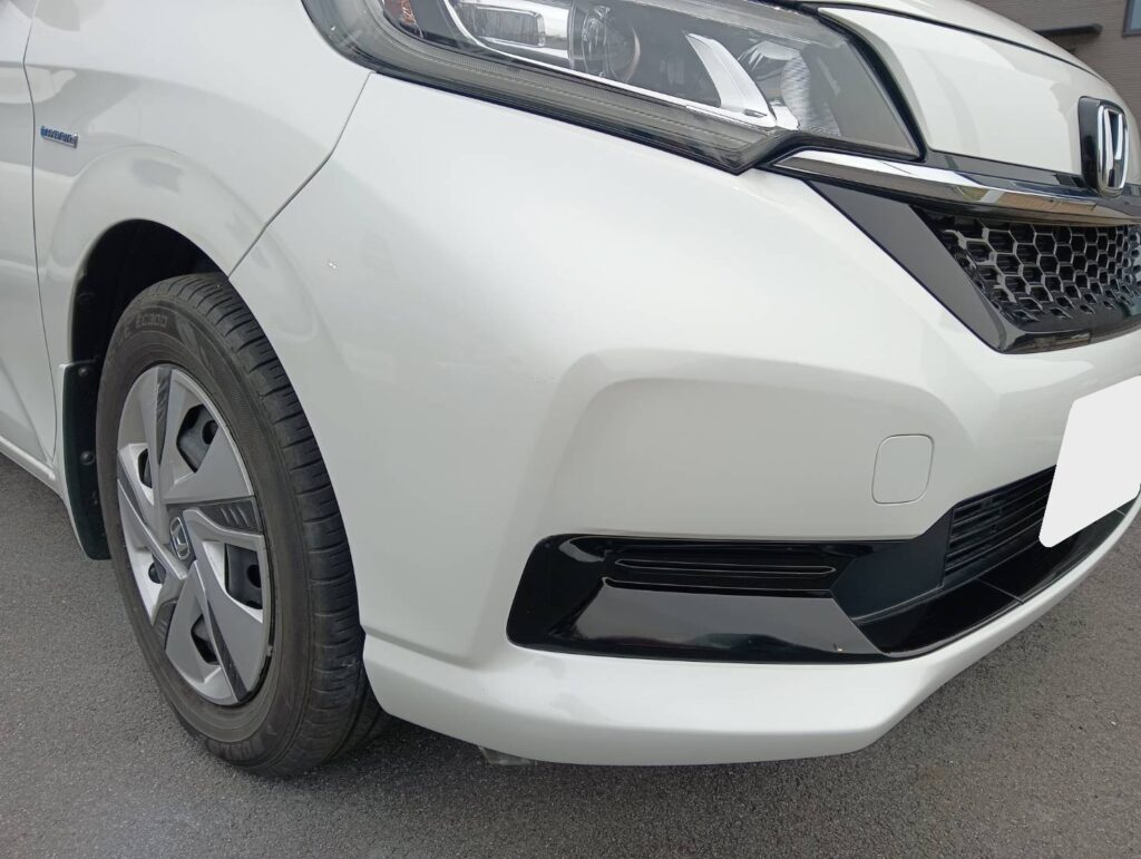 ホンダ フリード フロントバンパー 擦り傷修理の事例