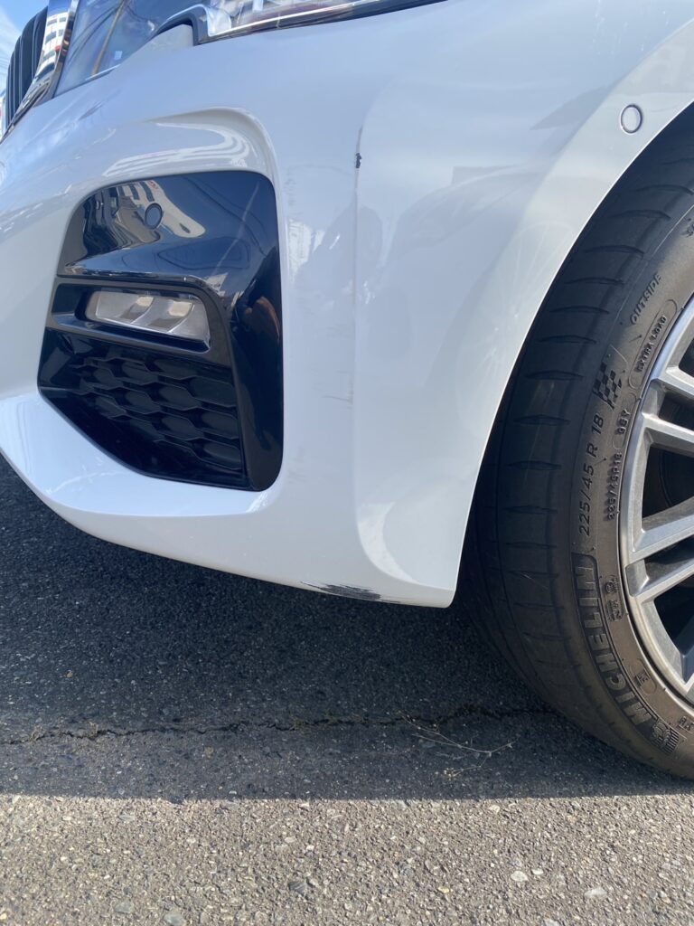 BMW3シリーズ320dフロントバンパー擦り傷修理の事例