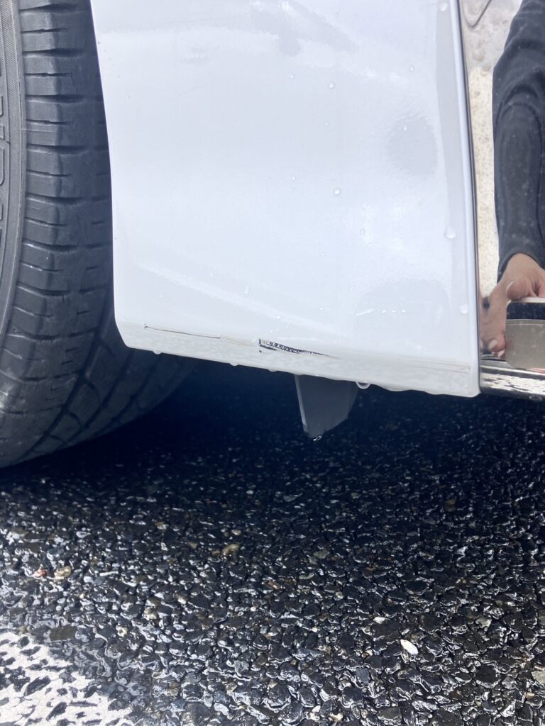 トヨタヴェルファイア フロントバンパー擦り傷修理の事例