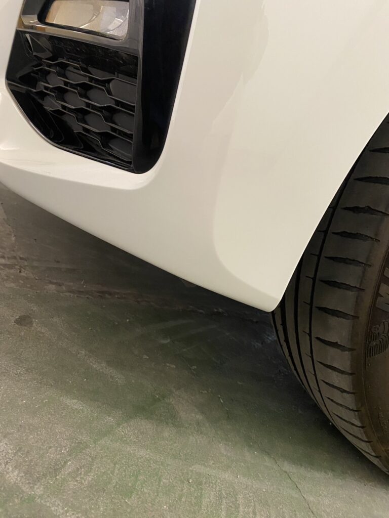 BMW3シリーズ320dフロントバンパー擦り傷修理の事例