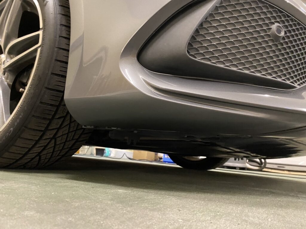 メルセデスベンツCLA250 フロントバンパー擦り傷修理の事例