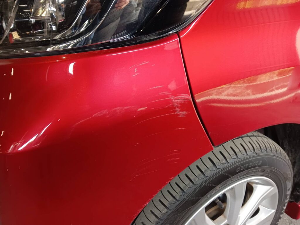 日産のデイズルークスフロントバンパー擦り傷修理の事例